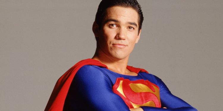 Ish-aktori i Superman, Dean Cain, bashkohet me ICE për të mbështetur politikat anti-emigracioniste të Trumpit.