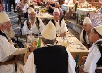 "Iso mbi kalldrëm": Aktiviteti i gushtit sjell tingujt e polifonisë në Gjirokastër