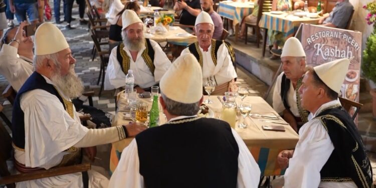 "Iso mbi kalldrëm": Aktiviteti i gushtit sjell tingujt e polifonisë në Gjirokastër