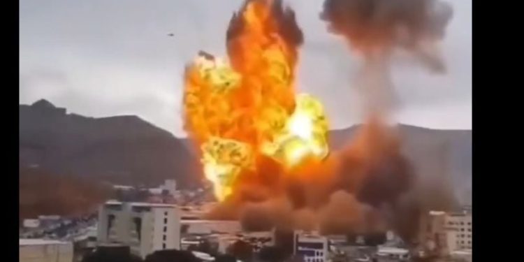 Izraeli godet kryeqytetin e Jemenit, raportojnë mediat izraelite se sulmi shkaktoi eliminimin e të gjithë udhëheqësve të Houthive.