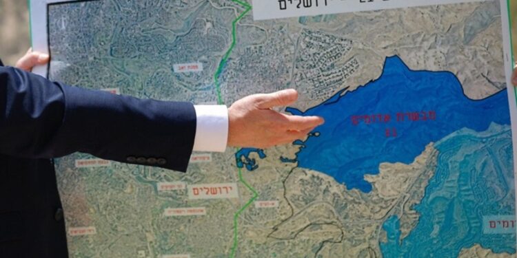 Izraeli miraton zyrtarisht planin e ndarjes së Bregut Perëndimor në dy zona.