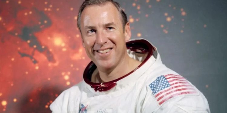 Jim Lovell, ish-komandant i misionit hapësinor për në Hënë, ndërron jetë në moshën 97 vjeçare.