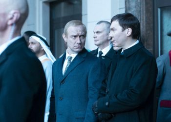 Jude Law portretizon Vladimir Putinin në filmin që shokoi Festivalin e Venecias, ‘Magjistari i Kremlinit’ bashkon politikën me artin.