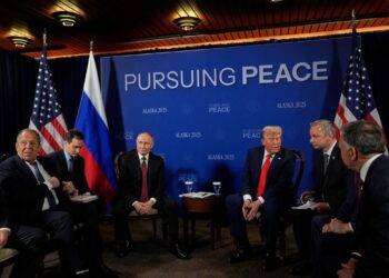 Ka kaluar më shumë se një orë që nga nisja e takimit Trump-Putin; çfarë po ndodh pas dyerve të mbyllura?