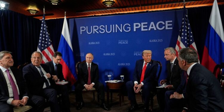 Ka kaluar më shumë se një orë që nga nisja e takimit Trump-Putin; çfarë po ndodh pas dyerve të mbyllura?