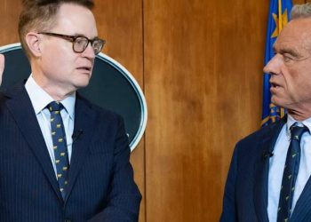 Kaos në institucionet kryesore të shëndetit në SHBA! Drejtoresha shkarkohet, dhe zëvendësohet me një përfaqësues të Robert F. Kennedy Jr.