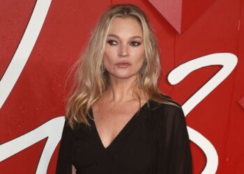 Kate Moss do të ketë një podcast në nder të David Bowie-t.