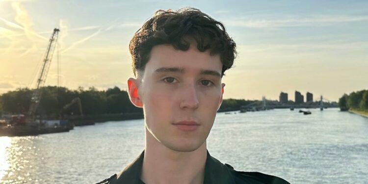 Këshilltari i Farage trondit me deklaratën: 'Rusia nuk është armiku ynë', sugjeron se Britania e Madhe duhej të ishte shmangur nga Lufta e Dytë Botërore