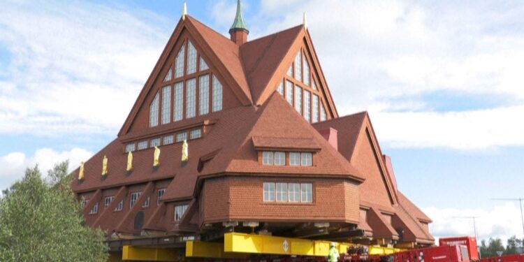 Kisha 113-vjeçare në Suedi "në lëvizje" për 5 km! Rreziku nga gërmimet nën tokë, miniera mbulon kostot.