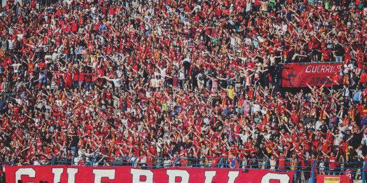 "Klubi me drejtorë dhe këshilltarë të imagjinatës"/ “Guerrilsat” vazhdojnë protestat ndaj situatës në Partizani.