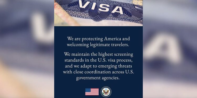 Kontrolli i vizave nga SHBA: Ambasada amerikane në Tiranë thekson angazhimin për të mbrojtur Amerikën dhe për të pritur udhëtarët e ligjshëm.