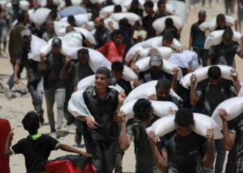 Kriza e urisë, anija e ngarkuar me qindra ton ushqim nis udhëtimin drejt Gazës