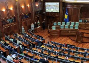 Kriza në Kosovë: Diplomatë të kërkojnë implementimin e vendimit nga Gjykata Kushtetuese