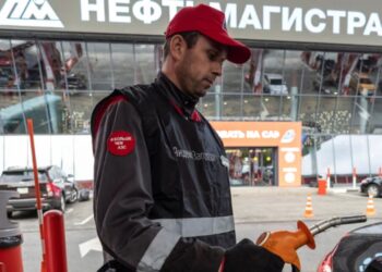 Krizë energjetike në Rusi pas sulmeve me dron nga Ukraina! Çmimet e benzinës arrijnë nivele rekord dhe mungesa e karburantit shkakton revoltë te qytetarët.