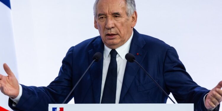 Krizë politike në Francë! Kryeministri rrezikon të humbasë postin, vendi mund të përballet me zgjedhje të parakohshme.