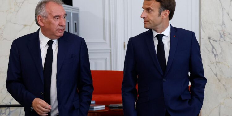 Krizë politike në Francë: Shumica e qytetarëve kërkojnë shpërbërjen e Parlamentit