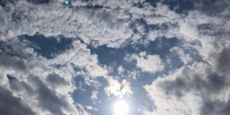 Kthjellime, vranësira dhe shi të izoluar në rajonet malore! Çfarë pritet nga moti për këtë të martë?