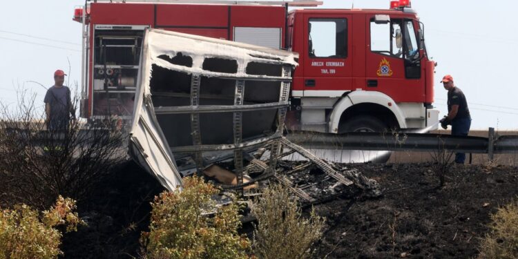 "Kur kërkuan ndihmë, por nuk arritën të shpëtojnë", detajet tronditëse nga aksidenti që mori jetën e 3 shqiptarëve që po ktheheshin nga një dasmë.