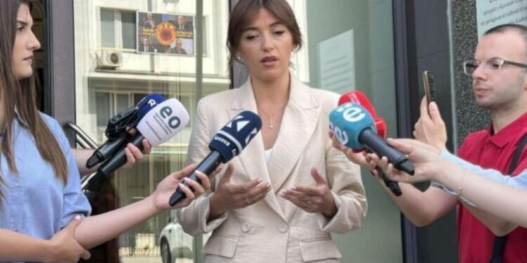 Kurti ofron Gërvallën, Haxhiu tërhiqet nga konkurimi për postin e kryetares së Kuvendit të Kosovës