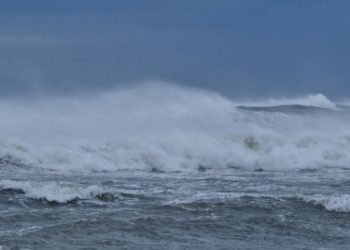 Kushtet atmosferike përkeqësohen, ndalohen daljet në det për mjetet lundruese në Sarandë.