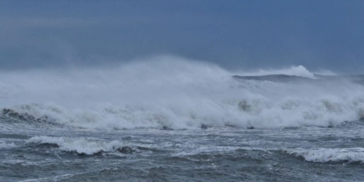 Kushtet atmosferike përkeqësohen, ndalohen daljet në det për mjetet lundruese në Sarandë.