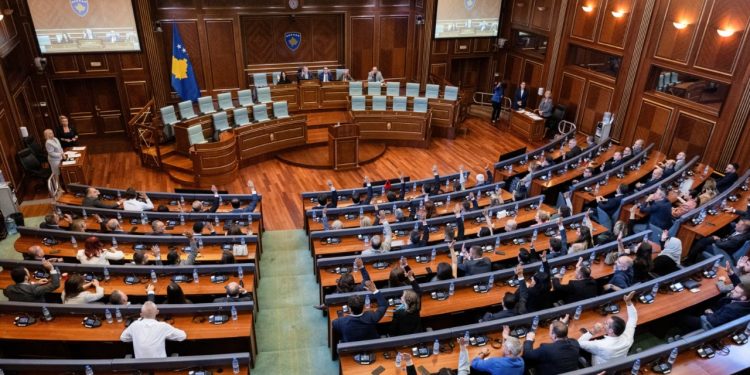 Kuvendi i Kosovës nuk arrin të zgjedhë nënkryetarin serb, Basha mbyll seancën konstituive.