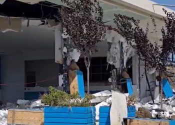 Lajm i fundit: Resorti i ndërtuar pa leje nga ish-kryeinspektori në Kepin e Rodonit shembet me një shpërthim tritoli.