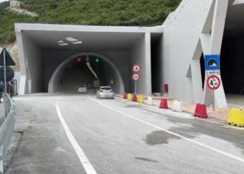 Lajm i ri: Tre makina përplasen në Tunelin e Llogarasë