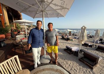 Legjenda italiane e muzikës Gianni Morandi zgjedh jugun e Shqipërisë për pushime: Miqtë më bënë të njoh bukuritë e këtij vendi.