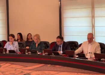 Ligji i ri për administratën publike! Ministrat mbajnë të njëjtat kompetenca, por heqin detyrimin për të firmosur dokumentet.