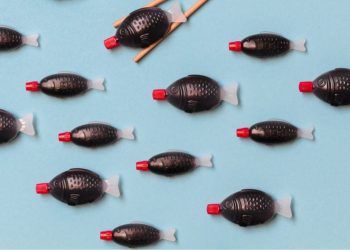 Ligji për mbrojtjen e mjedisit: Australia Jugore, vendi i parë që ndalon shishet e vogla të salcës së sojës, si dhe tasat dhe gotat plastike.