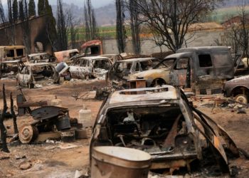 Lufta me flakët në Evropë: Temperatura të larta kërcënojnë rikthimin e zjarreve në Francë