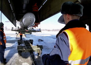 Lufta në Ukrainë: Sulmet ruse shkaktojnë të paktën 14 viktima para bisedimeve mes Trump dhe Zelensky.