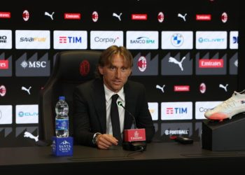 Luka Modric i bashkohet Milanit dhe zbulon qëllimet për sezonin e ri.