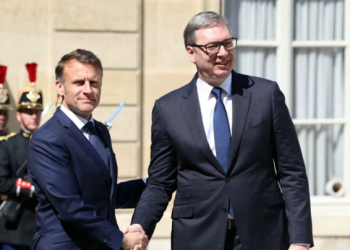 Macron dhe Vuçiç bisedojnë mbi dialogun Kosovë-Serbi dhe situatën në Bosnje-Hercegovinë.