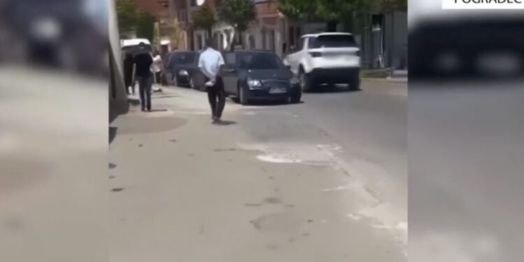 Makina e policisë e kapur duke drejtuar në sens të kundërt në Pogradec, efektivi penalizohet! I merret patenta.