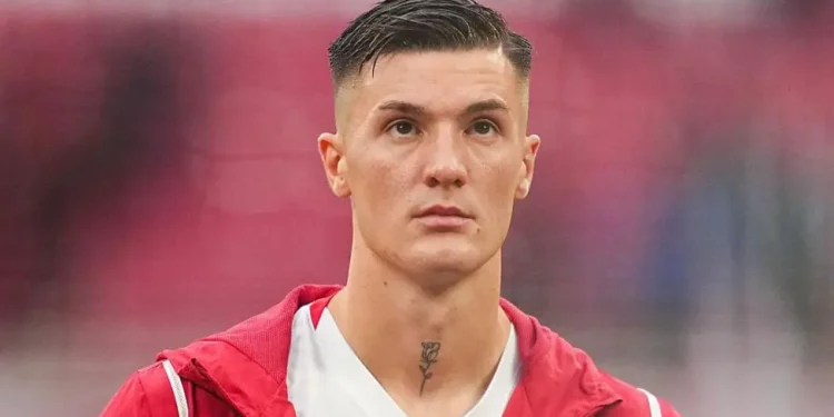 Man. United po planifikon ofertë rekord për Benjamin Sesko, Newcastle gjithashtu në garë.