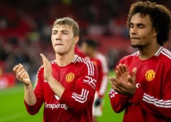 Manchester United i jep leje Milanit për huazimin e "dështakut", por një klub tjetër nga Premier League e komplikon situatën për Igli Taren.