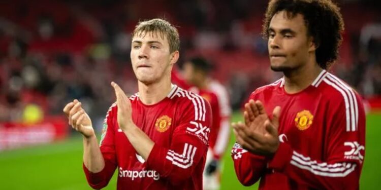 Manchester United i jep leje Milanit për huazimin e "dështakut", por një klub tjetër nga Premier League e komplikon situatën për Igli Taren.