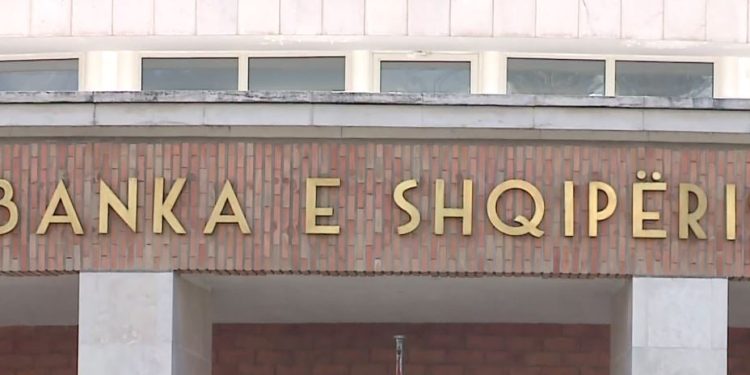 Më pak kredi për turizmin dhe ndërtimin! Bizneset e morën 19.1 miliardë lekë nga bankat, ndërsa bujqësia vazhdon të përballet me keqfinancimin.