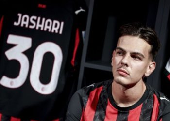 Mediat italiane raportojnë për premtimin e Jasharit: I dha "besën" Milanit, ashtu si…