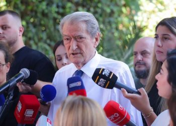 “Metës i janë ndaluar 10 ditë komunikimi për një intervistë”, Berisha mbështet sërish Veliajn: Ai është trajtuar në mënyrë të papranueshme.