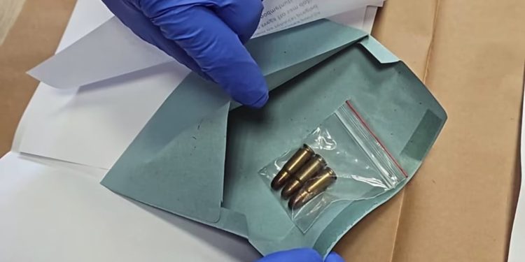 Ministri i Brendshëm serb rrezikohet, merr një zarf me tre plumba në zyrë