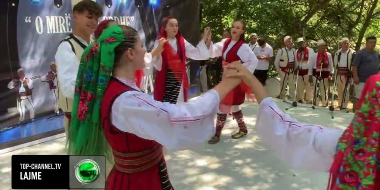 “Mirë se erdhe”/ Festivali në Zall Dardhë që bashkon banorët dhe emigrantët, një festë e traditës kulturore dhe shpirtërore.