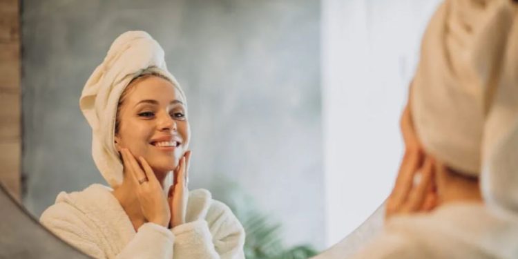 Mjalti: Sekreti natyral për lëkurë të shëndetshme dhe të ndritshme