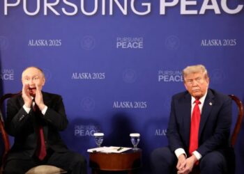 Momente të tensionuara gjatë takimit në Alaskë: Putin i kundërvihet gazetarëve, Trump duket i shqetësuar.