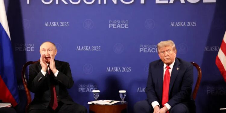 Momente të tensionuara gjatë takimit në Alaskë: Putin i kundërvihet gazetarëve, Trump duket i shqetësuar.