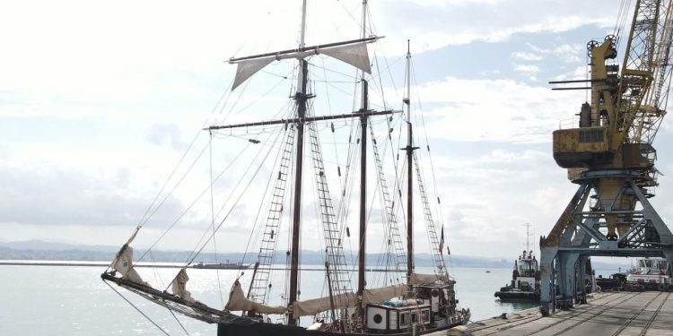Monumenti kombëtar lundrues në Francë: Anija 81-vjeçare "Bel Espoir" arrin në Durrës