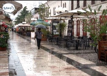 Moti i keq në Shkodër, por stuhia shmang përmbytjet në kryeqytetin verior.