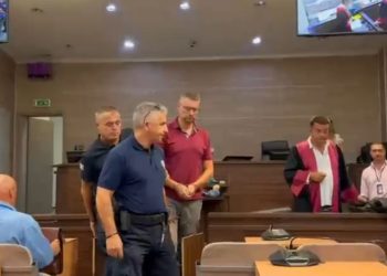 Ndihmësdrejtori i Zyrës për Kosovën në Qeverinë Serbe përballet me gjykatën, pranon fajin për nxitje të përçarjes.